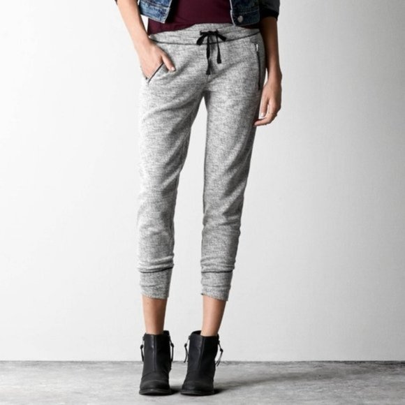 American Eagle Heather Gray Zip Pocket Jogger Pant - Picture 3 of 8